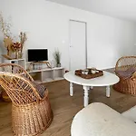 Maison Moderne Et Spacieuse Pres De La *