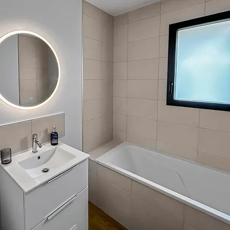 Maison Moderne Et Spacieuse Pres De La *